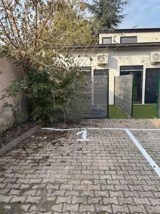 Petit Boudoir Lyonnais Neuf Terrasse Climatise * Venissieux